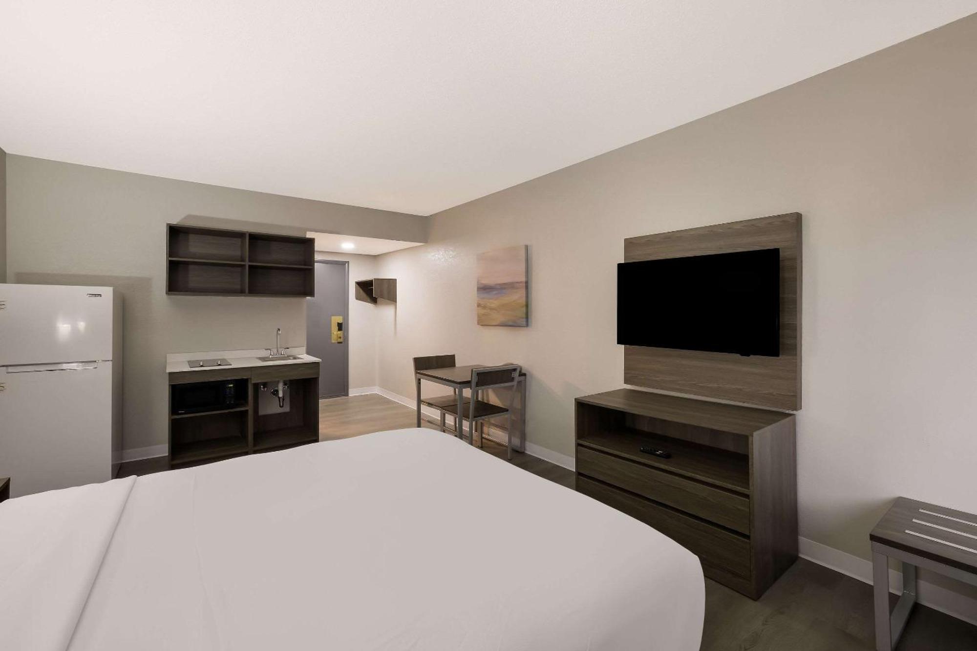 Suburban Studios Milwaukee Airport Bagian luar foto