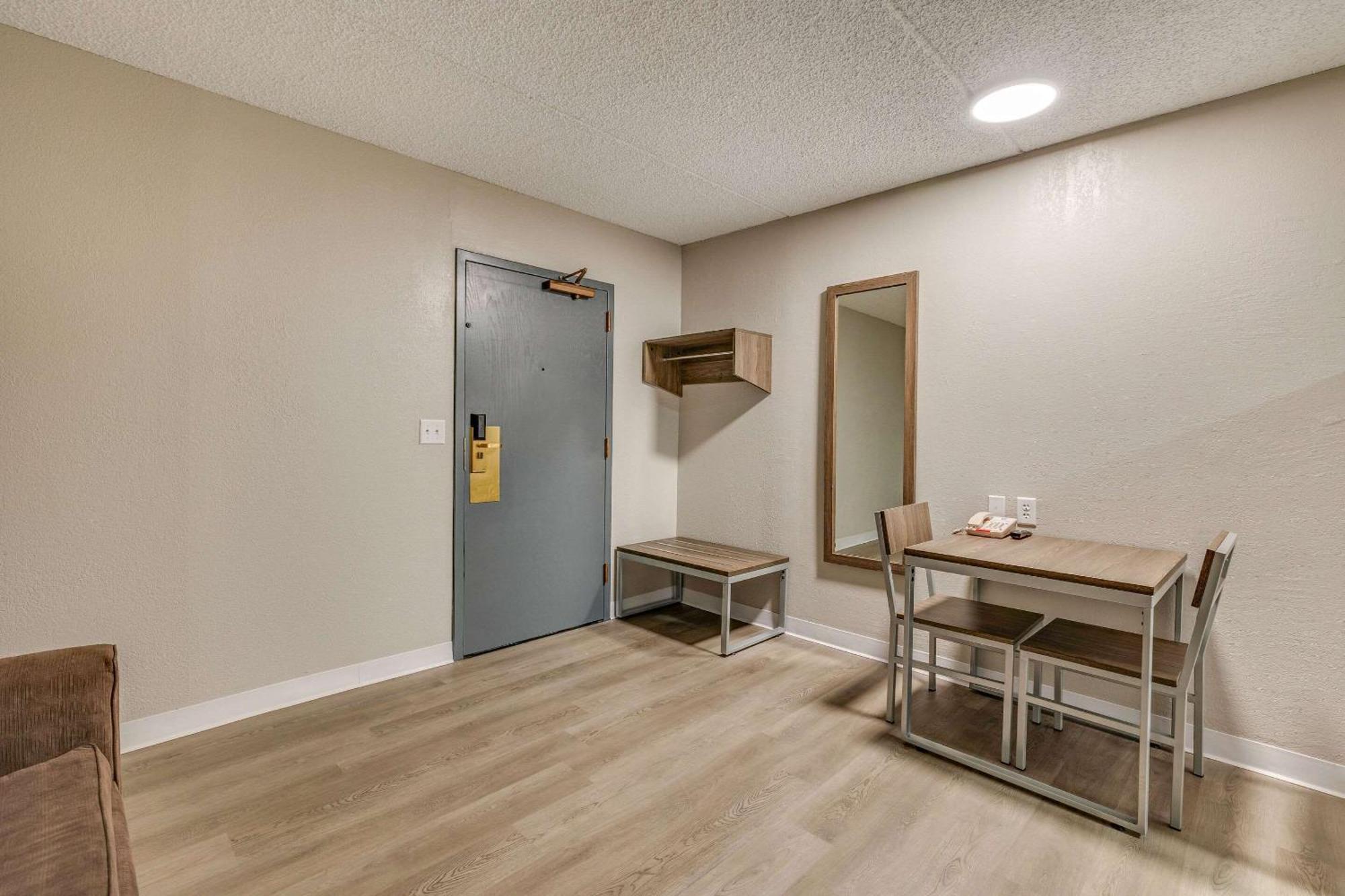 Suburban Studios Milwaukee Airport Bagian luar foto