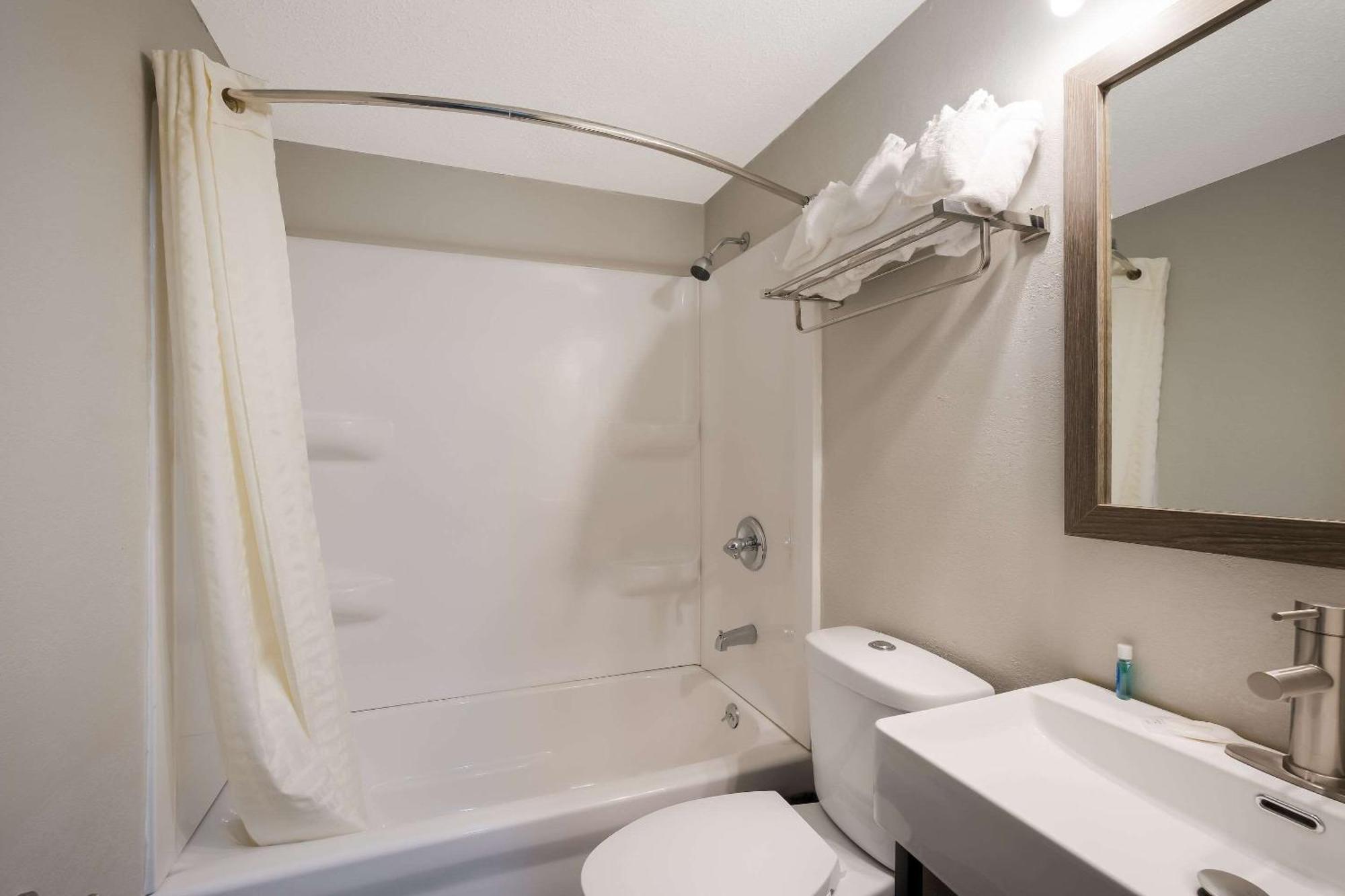 Suburban Studios Milwaukee Airport Bagian luar foto