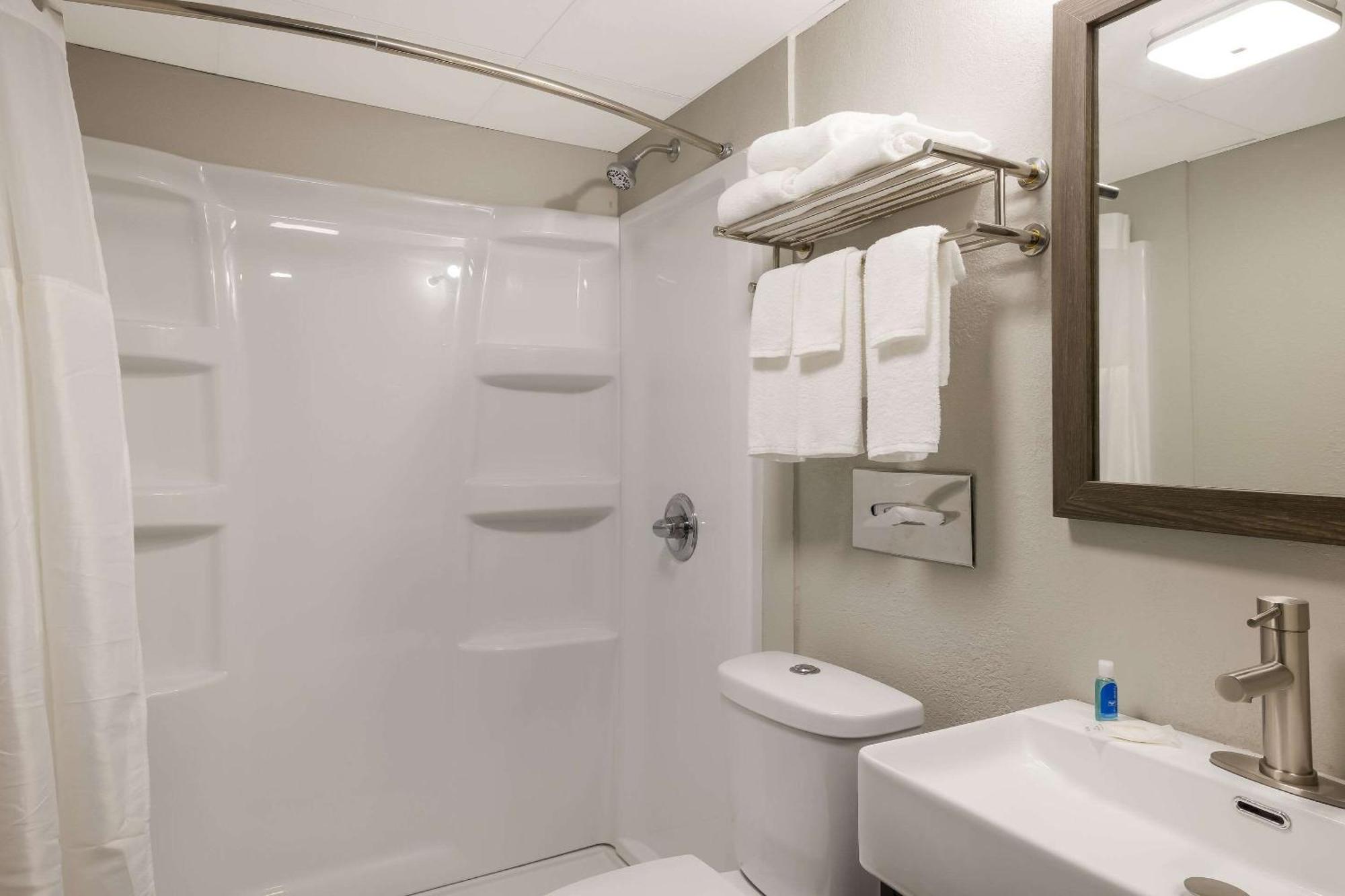 Suburban Studios Milwaukee Airport Bagian luar foto